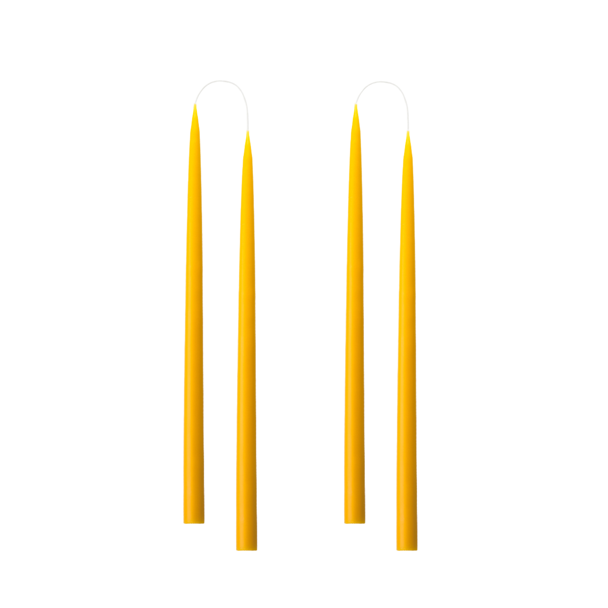 Handgedipte mosterdgele dinerkaars van Kunstindustrien, luxe en milieuvriendelijk, perfect voor een warme en stijlvolle tafelsetting.