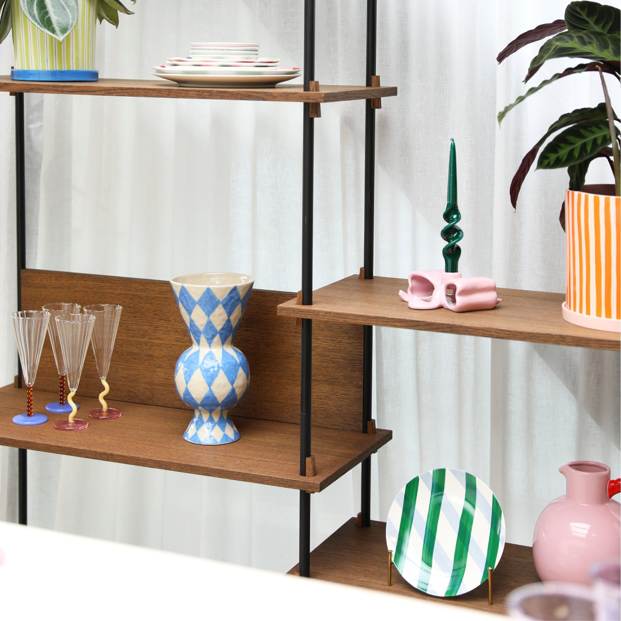 Roze ribbon kandelaar van &klevering, gemaakt van keramiek – een stijlvolle kerst tafeldecoratie