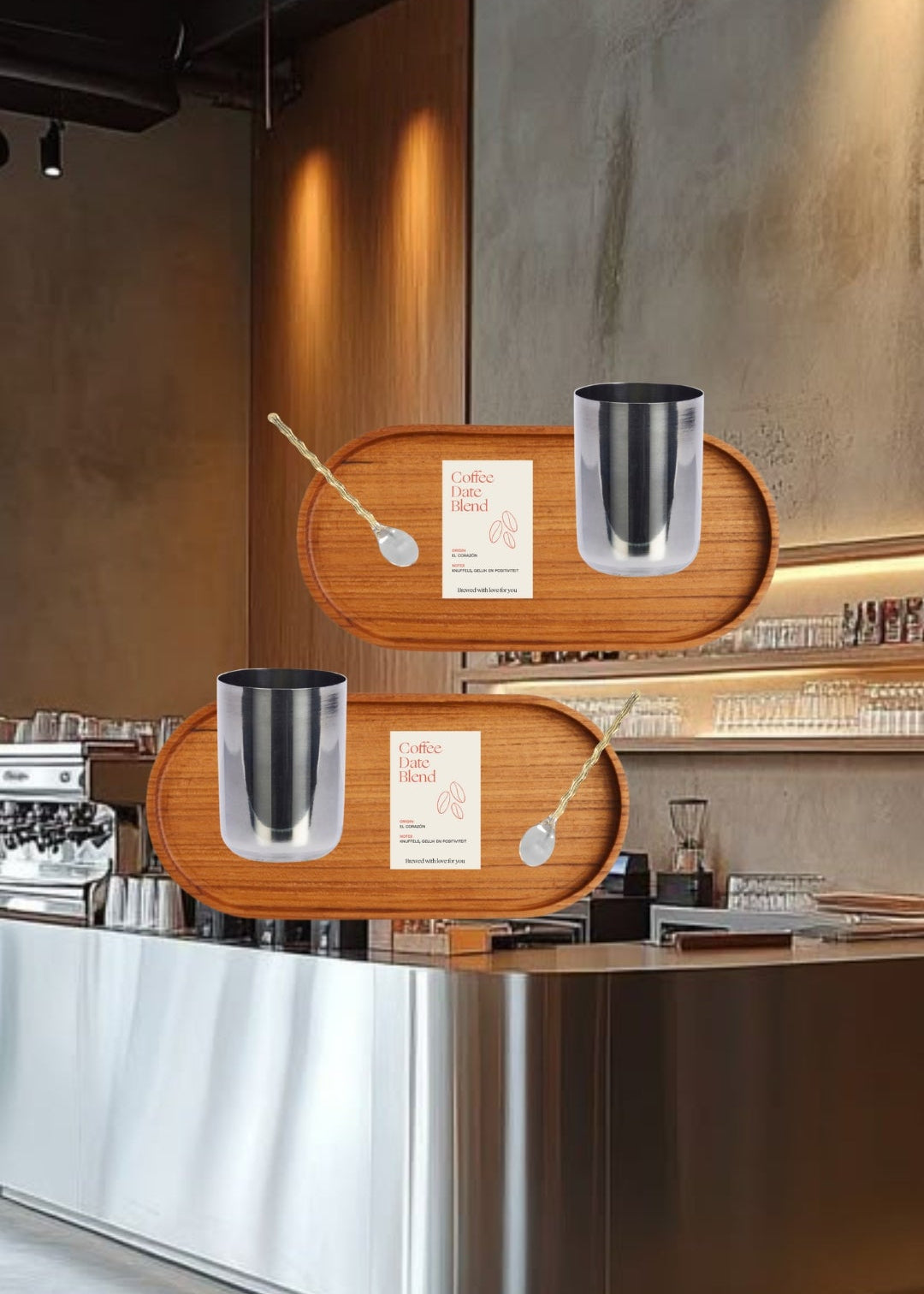 Houten dienblad met twee stainless steel koffiekopjes uit de Café at Home bundel.