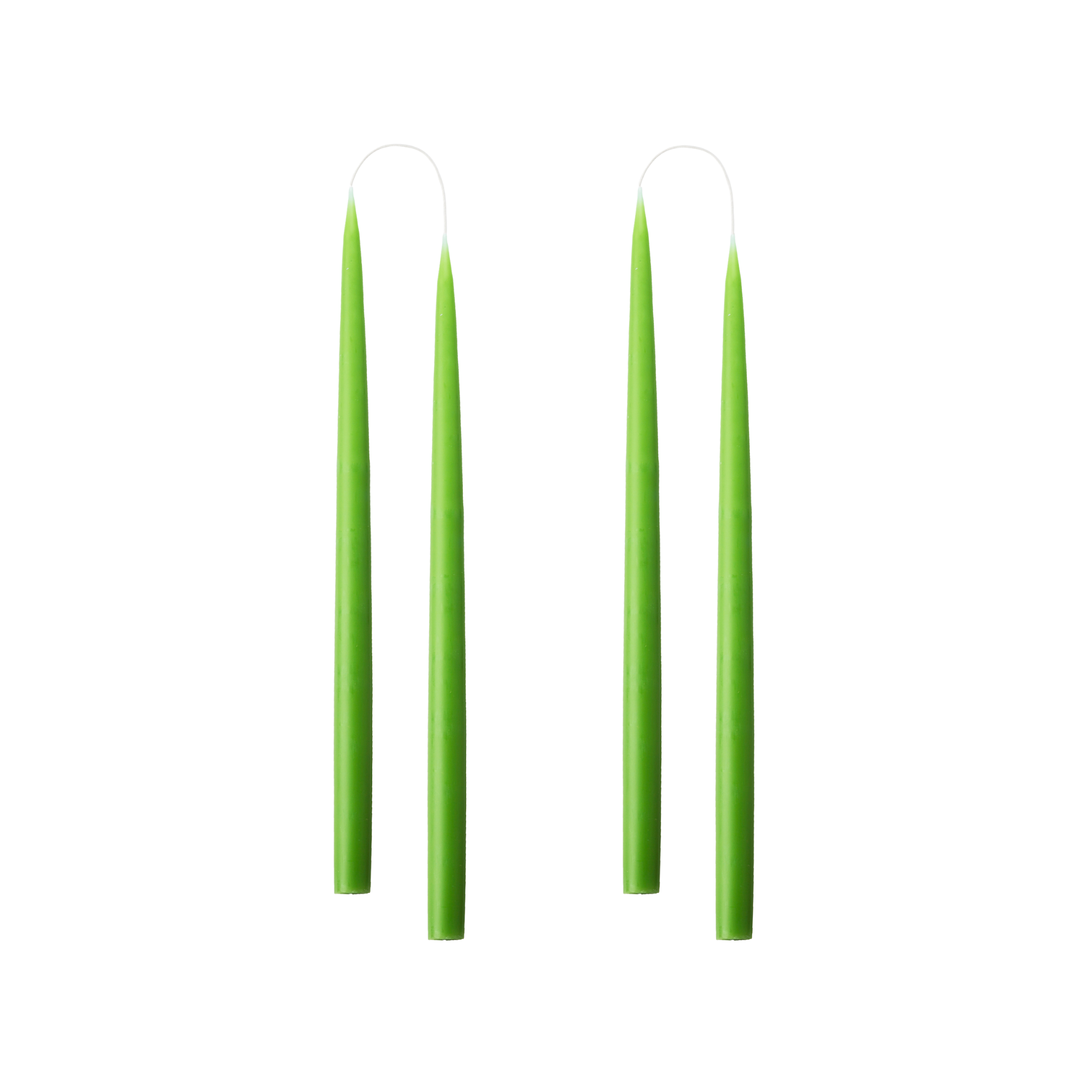Handgedipte matcha groene dinerkaars van Kunstindustrien, luxe en milieuvriendelijk, perfect voor een warme en stijlvolle tafelsetting.